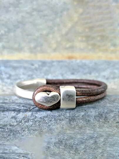 1pc Classic Bohemian Leather Rope Metal Multi-Color Hollow Heart Bracelet, Couples Gift, Suitable For Holiday, Party, Daily Outfit, Party Accessory