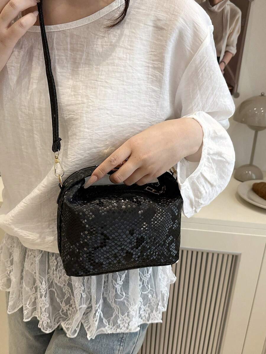 2025新款法式高端编织女士手提包，西式饺子包，小众质感通勤包，多功能托特包