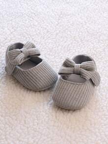 1 双女童蝴蝶结针织面料一脚蹬可爱平底鞋，适合春秋季节