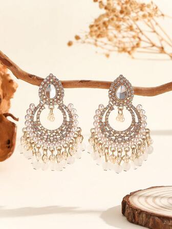 1 对优雅的 Chand Bali 耳环，水钻镶嵌泪珠形，配以人造珍珠和流苏，适合女士和女孩日常佩戴、节日、婚礼和派对