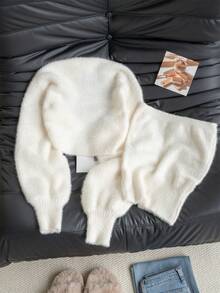 Rikumo 两件套性感迷人杏色吊带上衣和仿毛皮长袖毛衣套装，适合约会、通勤、圣诞节、新年和冬季穿着。 - 杏色 - 查看 10