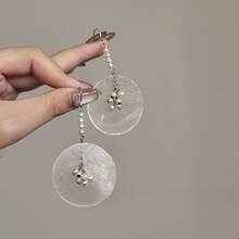 French Style Light Luxury Shell Pendant Earrings, Professional Design, Exquisite Style, Multifunctional Women's Earrings - Hoa tai tua rua ngọc trai - Xem 3