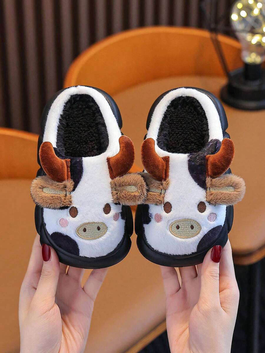 一双可爱卡通奶牛图案儿童新款秋冬毛绒保暖拖鞋，休闲舒适，防滑软底家居拖鞋 - 黑與白 - 查看 1