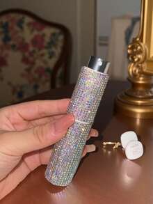 زجاجة رذاذ عطر صغيرة قابلة لإعادة التعبئة مزينة بالراين ستون، مناسبة لديكور المنزل في غرفة المعيشة والنوم والحمام، ضروريات السفر، هدايا للزفاف والحفلات وأعياد الميلاد والرجال والوالدين والأصدقاء وعيد الميلاد الجديد، إكسسوار جديد - فضي - مشاهدة 15