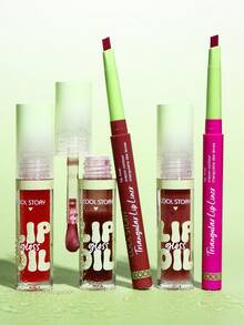 Lip Liner & Lip Oil Combo - Waterproof & Smudge-Proof Lip Liner, Moisturizing Lip Oil, Defines Contours & Nourishes Lips, Matte & Glossy Finish For 3D Lips