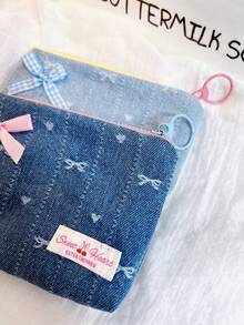 1 Piece Cute Square Coin Purse With Denim Bow Pattern Mini Lipstick Organizer Bag With Detachable Bow Pendant Portable Cosmetics Bag Soft Fabric Sanitary Napkin Organizer Bag Fashionable Clutch Pouch Wallet Small Items Storage Bag For Key, Earphone, Coin, Lipstick, Lip Oil, Card, Girls'Accessories College Vacation Cruise Summer Holiday Essentials Organizer Bag With Zipper Women's Makeup Storage Bag
