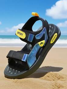 青少年户外沙滩凉鞋、休闲登山鞋、校园运动拖鞋，配有魔术贴带，方便穿着，轻便透气舒适（鞋面为不对称字母图案，随机发货）