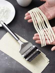 1 pieza Máquina para hacer pasta de acero inoxidable, cortador de fideos, rodillo de masa, máquina para hacer pasta italiana, cortador de masa manual, prensa de pasta, herramienta de cocina - Color aleatorio, gran regalo para el Día del Padre, Día de la Madre, amigos, novio/novia, familia, maestro, compañero de trabajo, Halloween, Navidad, regalos de Halloween