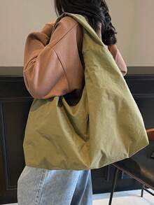 轻便大容量尼龙单肩包。两侧口袋方便收纳物品。简约风格，适合夏季日常使用，可用作通勤包或休闲旅行包。 - 綠色 - 查看 2