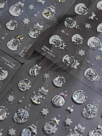 1个银色雪球圣诞树美甲贴纸 冬季雪花红色蝴蝶结网格植物花环 奢华水晶钻石自粘纸 DIY美甲贴纸