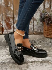 女士秋冬新款舒适厚底休闲日常通勤黑色亮面 PU 平底鞋，时尚学院风一脚蹬方形扣装饰乐福鞋，学生鞋 - 黑色 - 查看 4