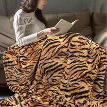 Brown Tiger Stripe Printed Blanket, A Fluffy, Comfortable, Ultra-Soft And Fluffy Plush Animal Printed Blanket. It Is Suitable For Beds And Sofas, Bedding, Sofas And Travel. It Also Serves As A Family Autumn Decorative Throw Blanket. Four Seasons Universal Multifunctional Blanket/Perfect Gift, 280GSM Blanket With Modern Aesthetic Design And 2D Printing Technology Is An Ideal Companion For Sofa Napping, Traveling Camping, Home Decoration And Office Embellishment. A Thoughtful Gift For Thanksgiving, Christmas, Valentine's Day, Father's Day, Mother's Day And Other Festivals Special Moments Such As Birthdays, Weddings, Anniversaries And More. Exclusive Gifts For Family Members, Partners, Parents, Grandparents Or Dear Friends. They Are Perfect For Beds,  Living Rooms, Offices, Beaches,Newly Expanded Themed Collections To Meet A Variety Of Styles And Scenar. - 彩色 - 查看 3