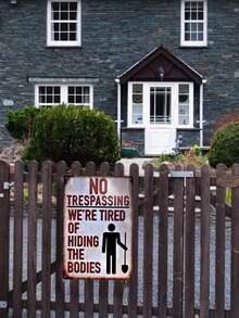 1Pc Halloween Metal Signs, No Trespassing We Are Tired Of Hiding Bodies, Vintage Funny Metal Signs For Halloween Party Decorations, Home Decorations, Prank Props