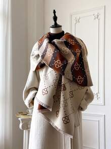 1条优雅的三叶草提花设计仿羊绒保暖围巾，时尚百搭，适合空调房、秋冬季节搭配连衣裙使用。 - 米色 - 查看 2