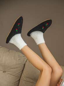 Pantuflas interiores cálidas con bordado de frutas y corazones lindos para mujeres, calcetines de piso silenciosos, otoño/invierno, zapatos mullidos, Navidad, pantuflas esponjosas - Negro - Ver 3