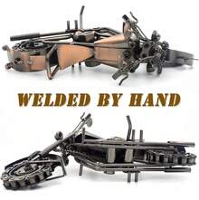 Statua di motocicletta fatta a mano - Regalo di compleanno unico per motociclisti, uomini, padre, figlio - Decorazione vintage per casa, ufficio, studio maschile - Modello artistico realizzato con rottami metallici