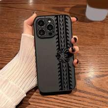 Una funda para teléfono con diseño de tótem de cabeza de pájaro y león, que presenta un patrón de rayas, compatible con los teléfonos de las series Apple, 8, SE, 11, 13, 15,, Pro, y Plus, ofreciendo una superficie transparente mate y protección completa suave negra desde 2020 hasta 2022. - Colores mixtos - Ver 2