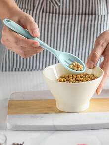 1件套硅胶勺子和滤网，沙拉勺，汤勺，餐勺，不粘厨具搅拌滤网，耐高温硅胶烹饪勺，用于搅拌、烘焙、烤制、品尝、烹饪和盛菜。您可以用它来炖菜、舀咖啡、茶、沙拉、酱汁、糖、盐、蜂蜜