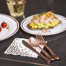 50/25 piezas Juego de cubiertos en color oro rosa: Cuchillo, Tenedor, Cuchara, Fácil de limpiar y reutilizable, Incluye cuchillo de fruta, tenedor de fruta, cuchara para pasta, cuchara de postre, cuchillo para tarta, tenedor y cuchara de ensalada. Adecuado para: Hogar, Restaurante, Exterior, Cumpleaños, Boda, Fiesta, Picnic, Graduación, Suministros escolares, Vajilla navideña