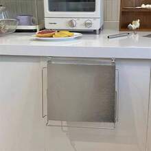 Un estante de almacenamiento para la puerta del gabinete, un estante de almacenamiento plegable para condimentos de cocina, que se puede instalar fácilmente en la puerta del gabinete, ahorrando espacio y siendo práctico para los artículos de primera necesidad. También se puede usar durante los festivales.