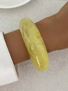 1pc Vintage Exaggerated Punk Style Acrylic Resin Asymmetrical Cuff Bracelet, Minimalist Thick Chunky Jewelry, Multi-Color Charm Bangle, Suitable For Women's Daily Commute, Friendly Gatherings, Romantic Holidays, Street Snaps, Fashion Shows (The Texture And Color Of The Bracelet Are Subject To The Actual Product)