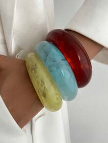 1pc Vintage Exaggerated Punk Style Acrylic Resin Asymmetrical Cuff Bracelet, Minimalist Thick Chunky Jewelry, Multi-Color Charm Bangle, Suitable For Women's Daily Commute, Friendly Gatherings, Romantic Holidays, Street Snaps, Fashion Shows (The Texture And Color Of The Bracelet Are Subject To The Actual Product)