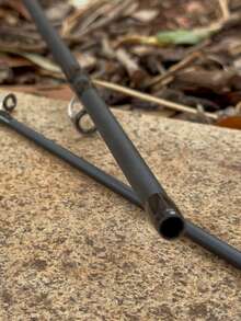 Vara de Pesca p/ Carretilha Carbono 1.65m 20lbs 2 Partes c/ Capa - Preto - Visão 10