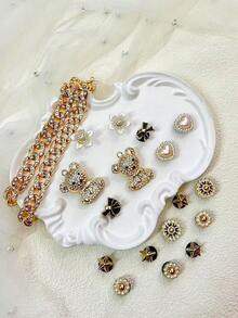 20 sztuk DIY, buty ogrodowe, złote, w pełni zdobione ćwiekami, 3D, mini misie z kryształkami, klamry z łańcuszkiem, odpinane zawieszki do butów w stylu uniwersyteckim, pasujące do sandałów, butów z wydrążonymi dziurkami, na każdą porę roku, prezentów świątecznych