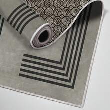 HECHO EN TURQUÍA. Alfombra turca antideslizante con estampado digital Pearl – AL4010. Suave al tacto, lavable y con reverso de fieltro antideslizante. Moderna alfombra decorativa, ideal para salón, dormitorio, baño, pasillo o entrada. Disponible en 5 tamaños (40*60, 50*120, 50*160, 50*80, 60*100 cm). Secado rápido, muy absorbente, diseño suave y cómodo. Apta para uso en interiores y exteriores.