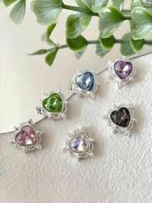 3 peças, contas de coração de liga de 15 mm. Não desbotam facilmente, não causam alergias. Adequado para homens e mulheres fazerem brincos, colares, pulseiras, acessórios de cabelo, tornozeleiras, grampos de cabelo. Capas de celular, decorações de chaveiro. Amuletos, decorações. Artesanato e presentes diários. Crie suas joias de glamour únicas. Peças decorativas DIY. Temporada de formatura. Contas