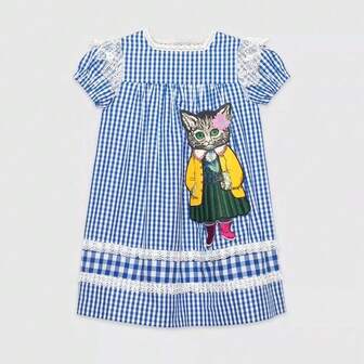 1个大号刺绣猫咪布贴，可缝可熨，适用于针织衫、牛仔服和包包等DIY刺绣，是服装改造的必备工具，非常适合刺绣爱好者和初学者，也是理想的圣诞礼物。