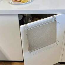 Un estante de almacenamiento para la puerta del gabinete, un estante de almacenamiento plegable para condimentos de cocina, que se puede instalar fácilmente en la puerta del gabinete, ahorrando espacio y siendo práctico para los artículos de primera necesidad. También se puede usar durante los festivales.