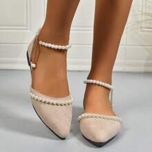 2025 Nuevas sandalias planas elegantes con puntera puntiaguda y decoración de perlas para mujeres, de unicolor, de plástico ABS, cómodas y versátiles, adecuadas para vestir, primavera/verano