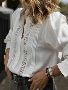 Roupas de Outono para Mulheres. Camisa feminina de manga comprida, moderna, com detalhes em renda e lapela, em cor sólida. A peça mais desejada para um look elegante e sofisticado, perfeita para usar em casa, no dia a dia, no trabalho e em encontros durante a primavera e o outono.