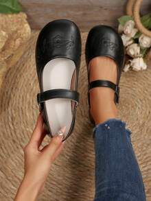 أحذية نسائية كاجوال مطرزة بلون أحادي بدون كعب