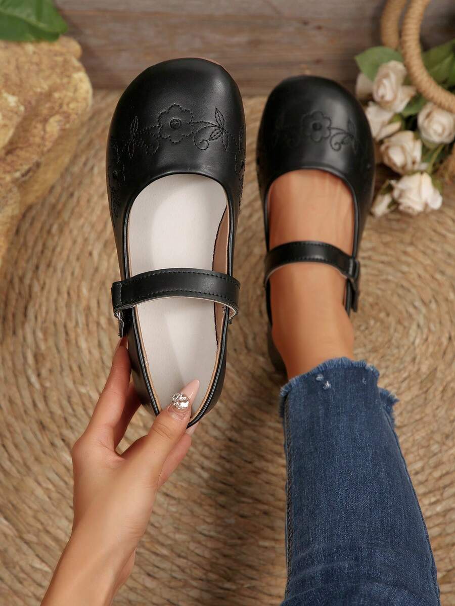 أحذية نسائية كاجوال مطرزة بلون أحادي بدون كعب