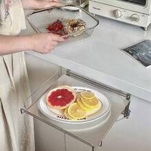 Un estante de almacenamiento para la puerta del gabinete, un estante de almacenamiento plegable para condimentos de cocina, que se puede instalar fácilmente en la puerta del gabinete, ahorrando espacio y siendo práctico para los artículos de primera necesidad. También se puede usar durante los festivales.