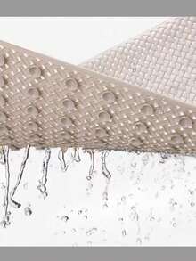 这款PVC防滑浴缸垫配有加大吸盘和排水孔，提供更强的抓地力，提升安全性。双面设计，可机洗。 - 彩色 - 查看 7