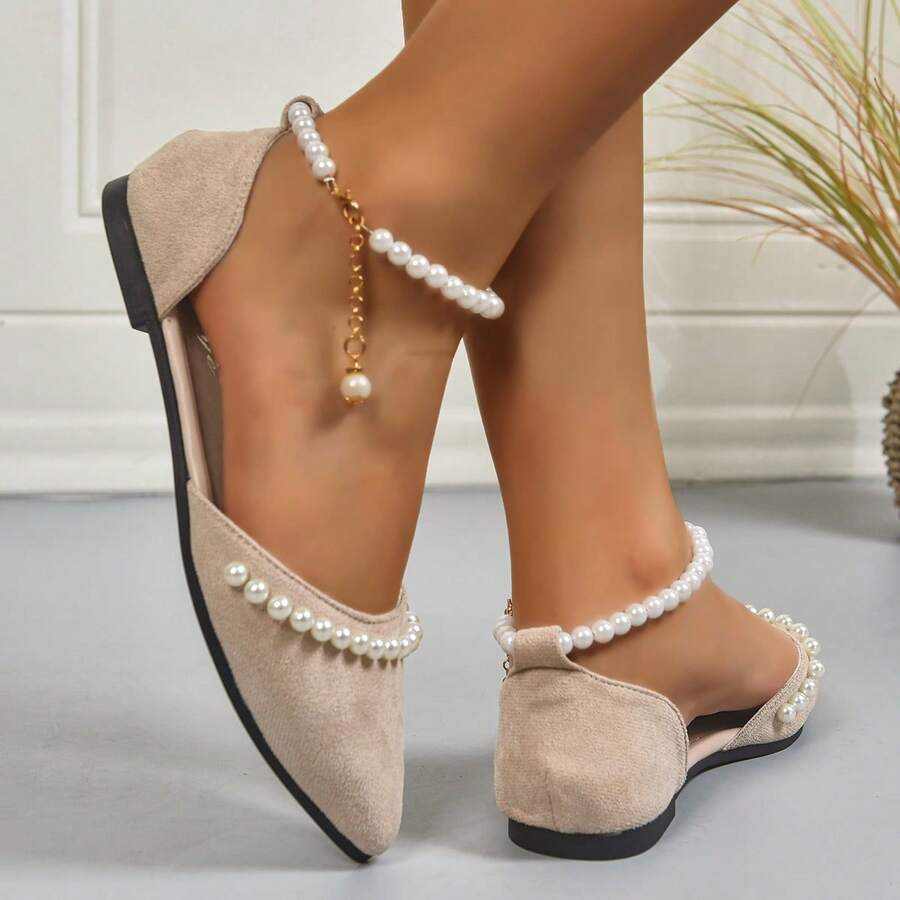 2025 Nuevas sandalias planas elegantes con puntera puntiaguda y decoración de perlas para mujeres, de unicolor, de plástico ABS, cómodas y versátiles, adecuadas para vestir, primavera/verano