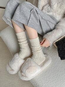 1 双女士纯色加厚保暖羊毛混纺粗针织中筒袜，适合秋冬季日常和居家穿着