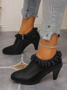 Boots, A Pair Of Versatile, Comfortable, Chelsea Lace Boots For Women. The Design Of Lace Is Fashionable And Versatile, Suitable For Formal Occasions, Casual Occasions, And More. It Is An Essential Fashion Item For Women's Shoe Cabinets.