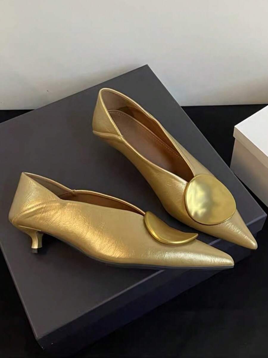 Sandale de vară pentru femei, cu vârful ascuțit, stiletto, cu toc mediu, cu cataramă metalică, culoare aurie, elegante, cu toc mic, pentru petrecere - Aur - Vizualizare 1
