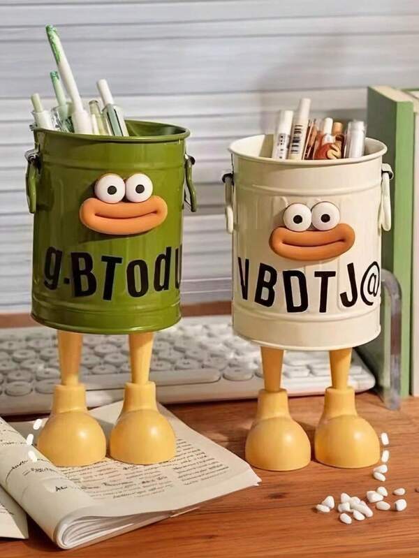 1pc Fun Cartoon Pen Holder - A Lightweight And Retro-Style Plastic Storage Box With A Handle, It Combines The Functions Of A Pen Holder And Storage. It Is A Large-Capacity Storage Box Suitable For Makeup Trays, Bathroom Countertops, And Can Hold Pencil Cabinets. It Can Also Store Makeup Bags And Makeup Boxes