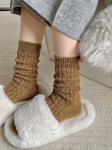 1 双女士纯色加厚保暖羊毛混纺粗针织中筒袜，适合秋冬季日常和居家穿着