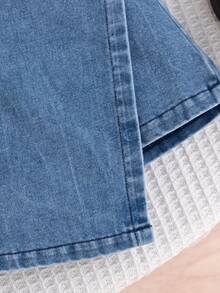 Young Girl Spring/Autumn White Puff Sleeve Round Neck T-Shirt With Bow & Pearl Decor, Paired With Elegant Casual Asymmetric Denim Skirt With Pearl Pocket Flap, 2-Piece Set Suitable For School, Outdoor, Commute, Vacation, Photography, Daily Wear