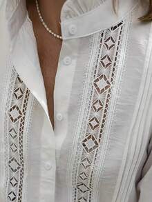 Roupas de Outono para Mulheres. Camisa feminina de manga comprida, moderna, com detalhes em renda e lapela, em cor sólida. A peça mais desejada para um look elegante e sofisticado, perfeita para usar em casa, no dia a dia, no trabalho e em encontros durante a primavera e o outono.