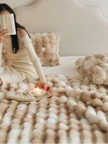 1 件奢华仿貂毛绒毯，厚实双层柔软蓬松盖毯，如云朵般触感，适合居家、客厅、卧室、沙发，也是提升居家生活品质的绝佳礼物