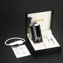 Encendedor recargable con diseño moderno en acabado metálico. Cuenta con tapa abatible, indicador de carga con luces LED y sistema eléctrico sin gas. Compacto, práctico y fácil de llevar a cualquier lugar. - Negro - Ver 3