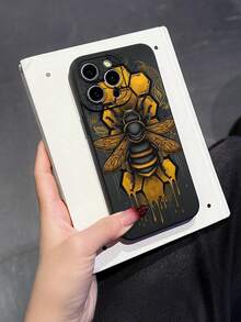 Fashionable, Popular, Personalized, Golden Bee & Honeycomb Pattern Design Theme Luxury Shockproof Aesthetic Cute Phone Case,Lens Protrusion Protection , Compatible With For IPhone 16/16Plus/16Pro/16ProMax, 15,14, 13, 12, 11 Series And Compatible With For Galaxy S/A Series, Gift For Easter Day, Christmas Halloween Decoration/Gift For Birthday, Girlfriend, Boyfriend, Friend Or Yourself. - 黑色 - 查看 5