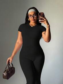 FWH Comfortable All-Day Set, Includes Waist Cincher Belt, Versatile Outfit, Comfortable Yet Fashionable Athleisure Essential Set, Loungewear Set, High-Waist Yoga Pants Set, Plus Size Activewear, Tummy Control Leggings Set, Crew Neck T-Shirt And High-Waist Yoga Leggings (Plus Size Women), Stretchy Casual 2-Piece Pajama Set Black Summer - 黑色 - 查看 4